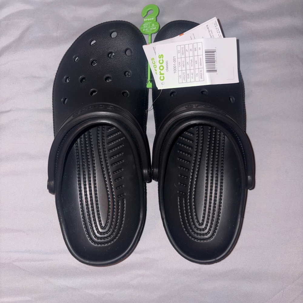 NWT Women’s Crocs Classic Black Sandals